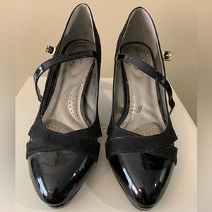 Dexflex Comfort black heels, size 8.5